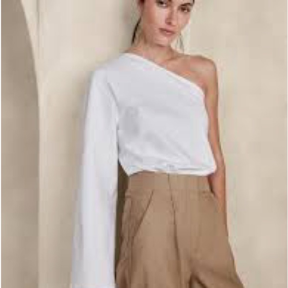 Banana republic white one shoulder top with bell sleeve XS